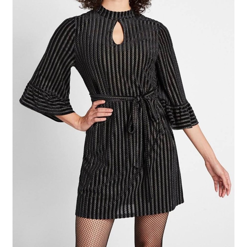 Modcloth  Fab Feedback Mock Neck Metallic Chevron‎ Dress size M